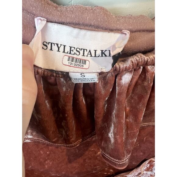 StyleStalker Clarissa Blush Crushed Velvet Ruffled Off the Shoulder Belted Top S - Picture 4 of 6